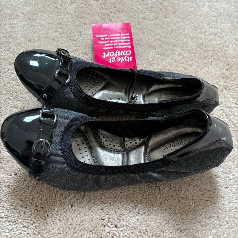Women's Black and Grey Ballet Flats